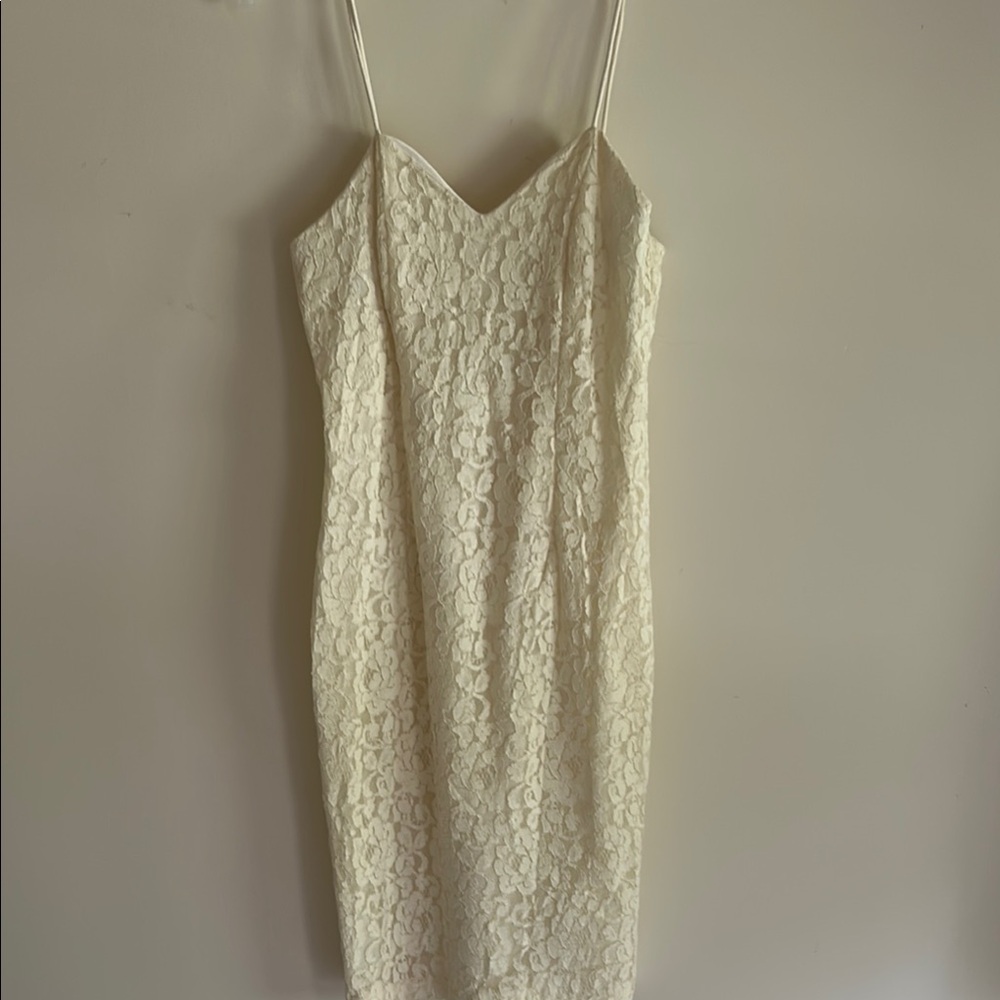 Light lemon Sweetheart Neckline lace overlayed sleeveless Dress size 4
